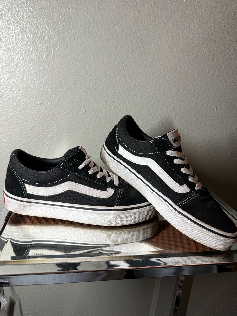Vans Black White Sidestripe Low Top Skate Sneakers Women’s Size 7